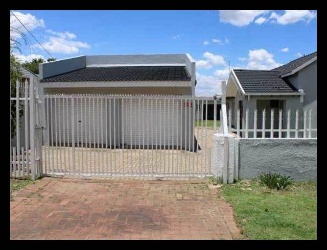3 BEDROOM HOUSE FOR SALE IN FREEWAY PARK
